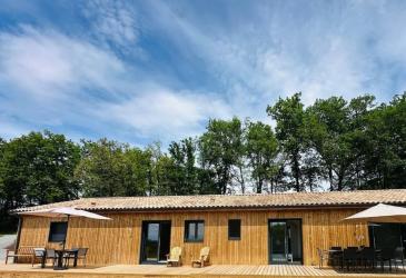 Gîtes La maison dans la prairie fleurie