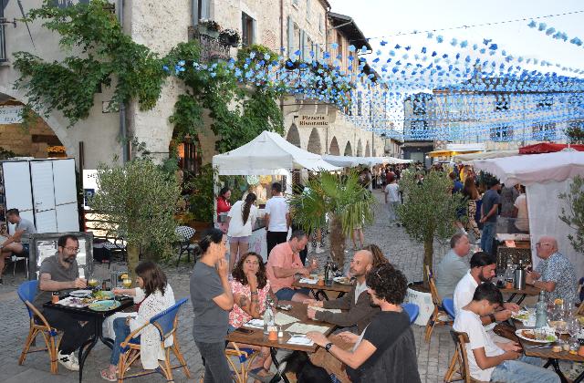 marché nocturne eymet