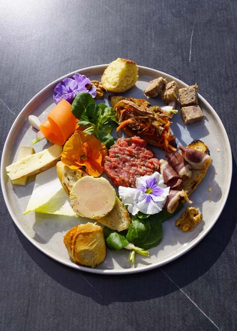 Plate with meat| Quai Cyrano